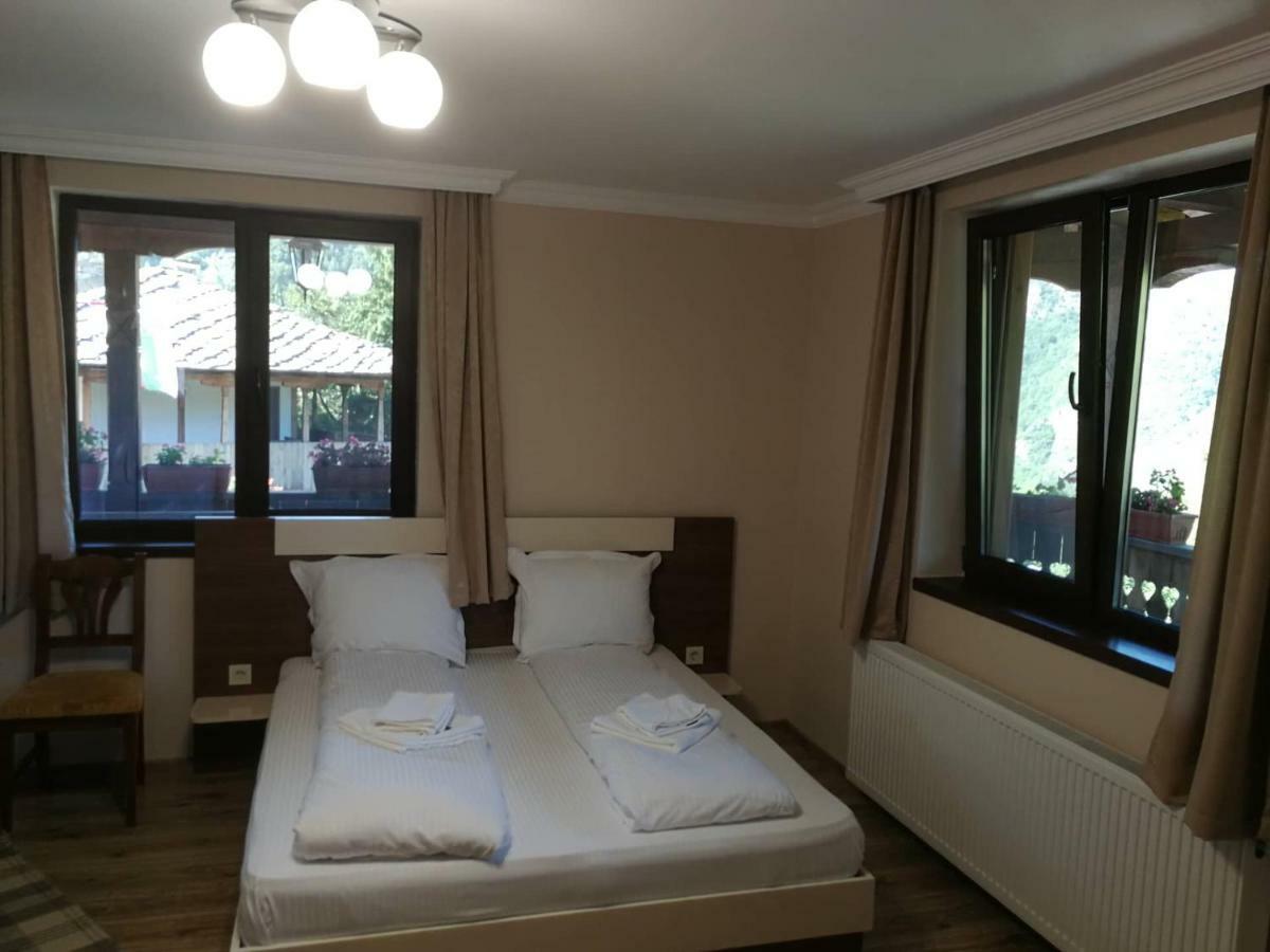 Слънчевата Къща Hotel Kovachevitsa Bagian luar foto